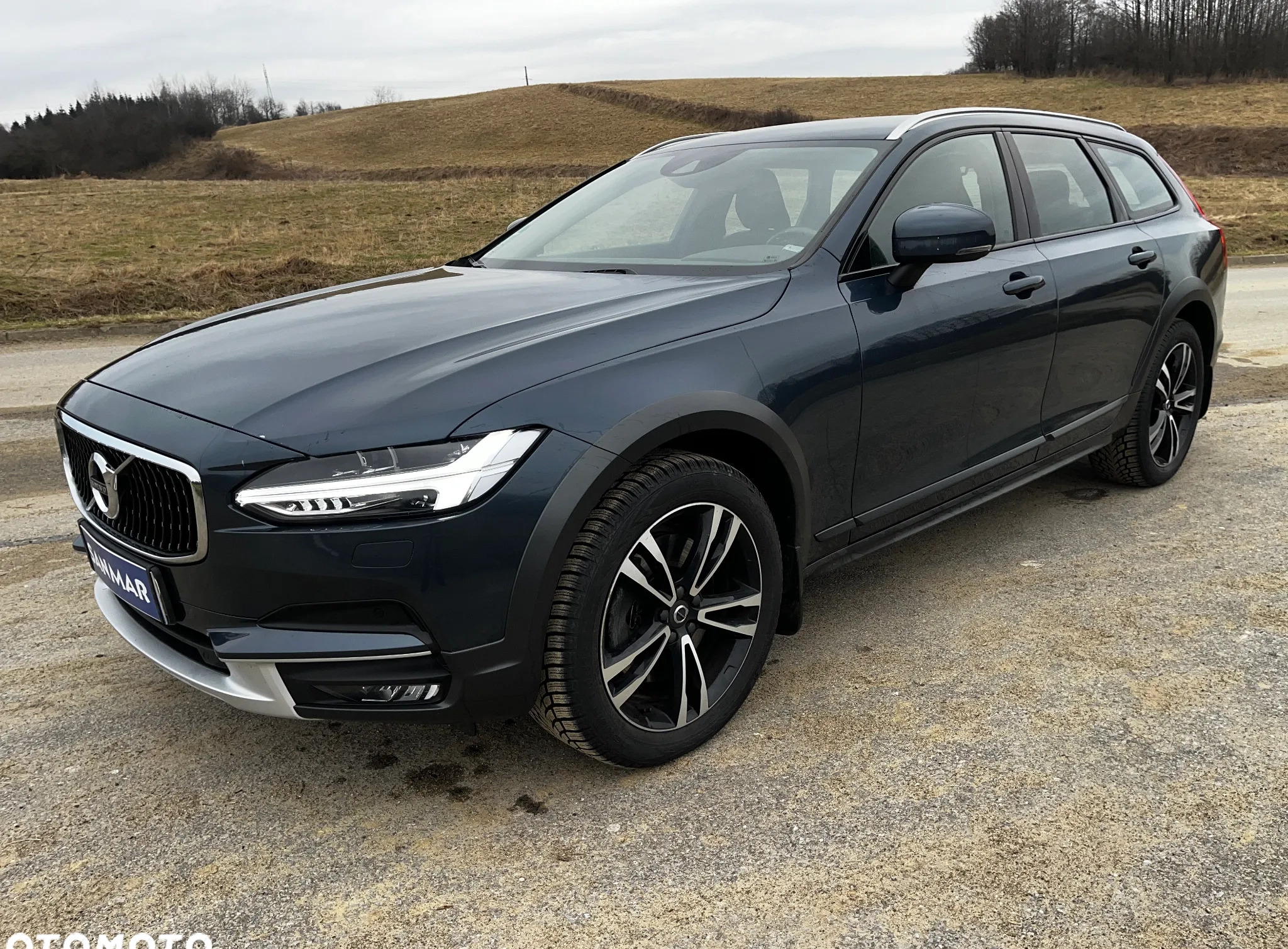Volvo V90 Cross Country cena 129990 przebieg: 178000, rok produkcji 2019 z Sanok małe 232